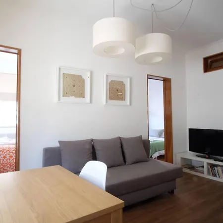 Apartament Bl Lovely & Cosy 3br Flat On Iconic Bica Street With River View