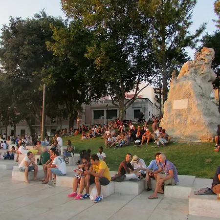 아파트 Bl Bairro Alto Famous Bica Funicular Street View 리스본